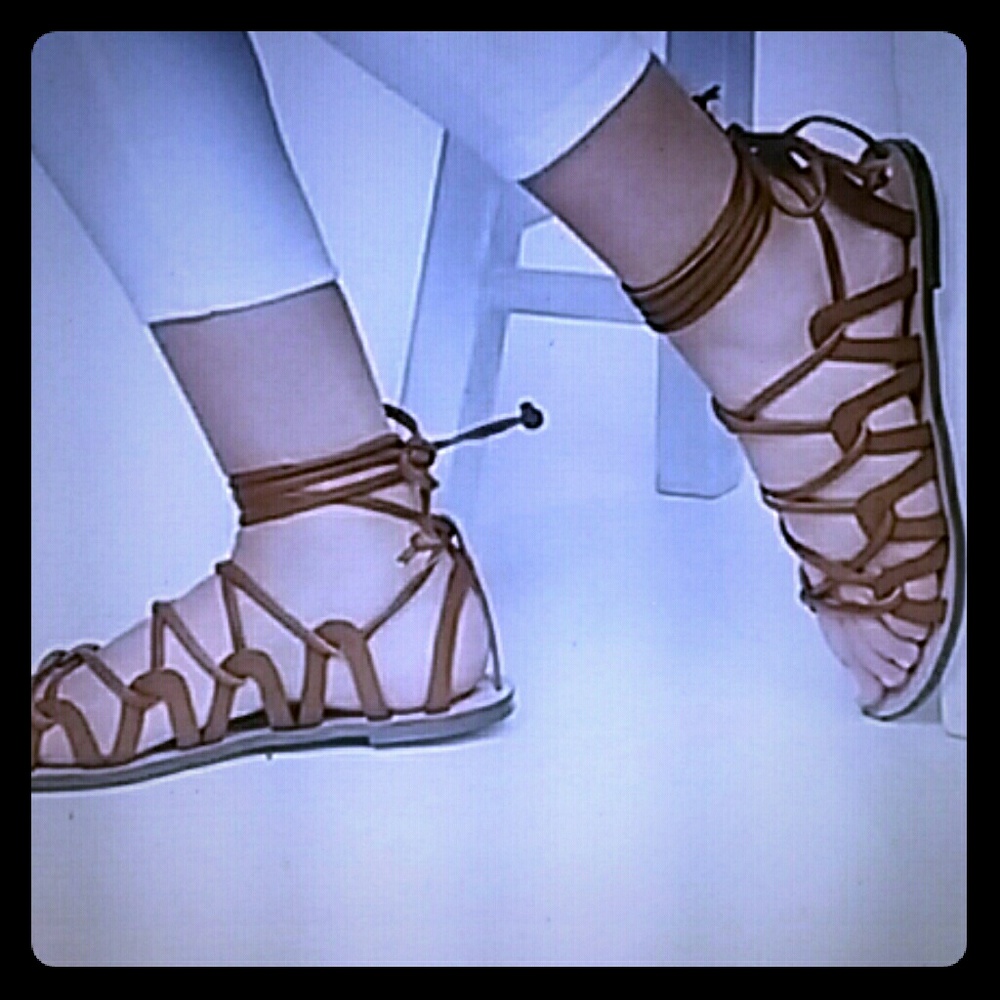 Bnwt brown lace-up sandals.