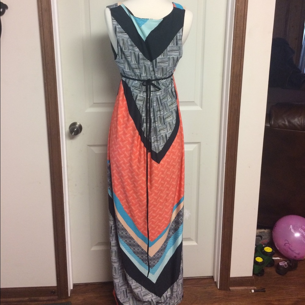 Dress - Picture 4 of 4