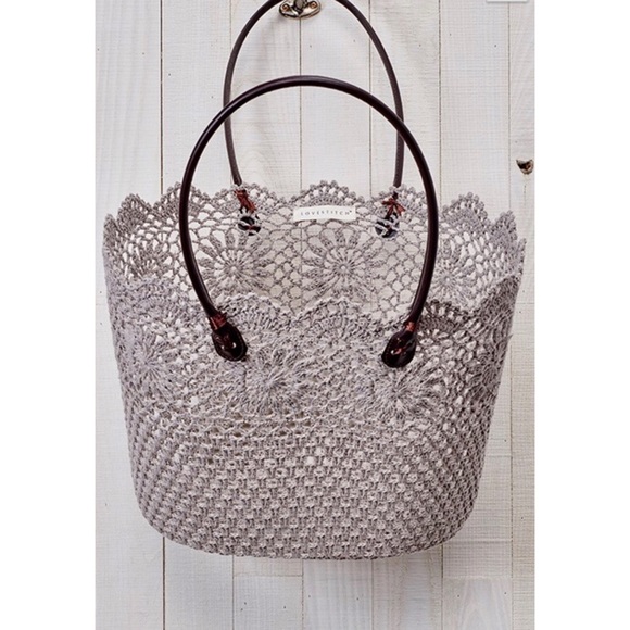 Daisy Lace Tote - Picture 2 of 4