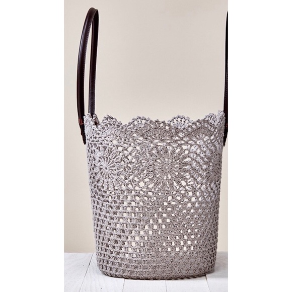 Daisy Lace Tote - Picture 3 of 4