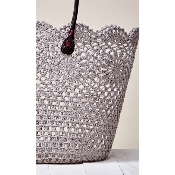 Daisy Lace Tote - Picture 4 of 4