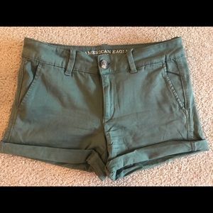 Super stretchy casual mid rise shorts!