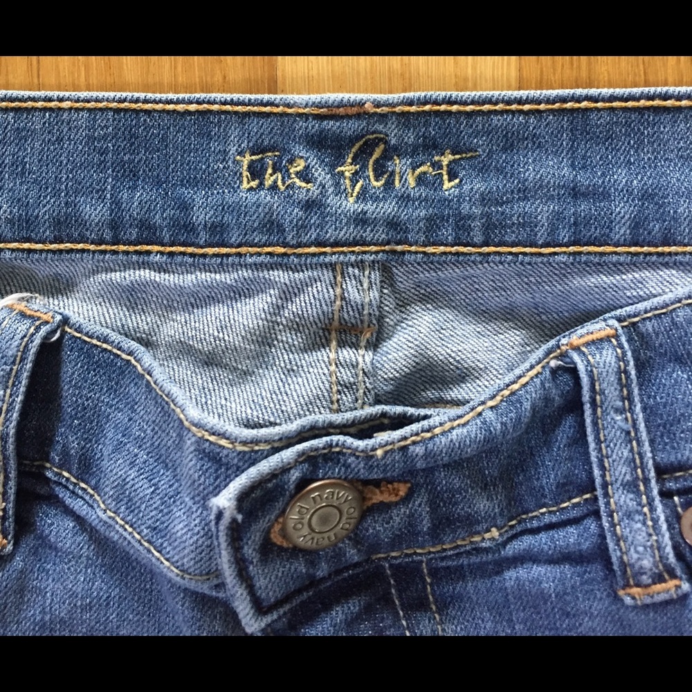 NEW OLD NAVY DISTRESSED DENIM MID RISE CROPPED 8