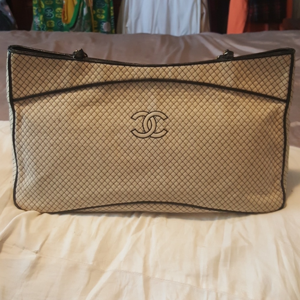 CHANEL HANDBAG