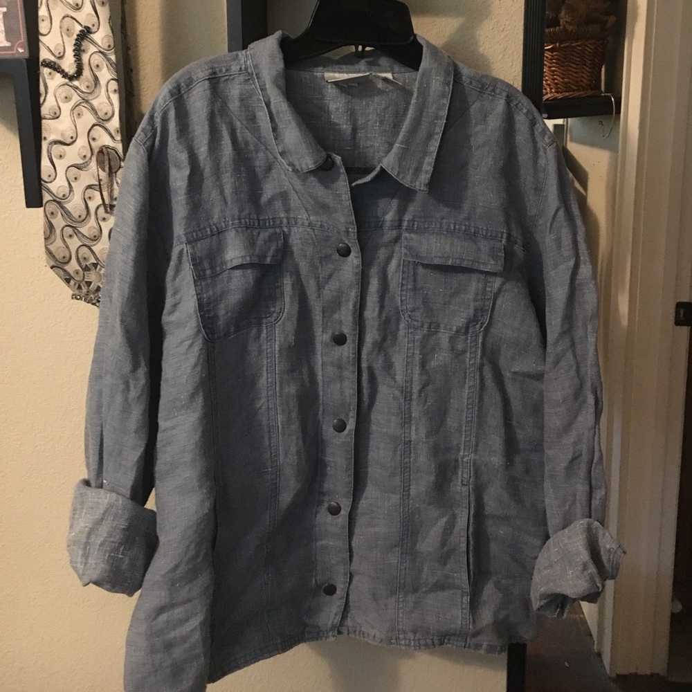 CHICO'S linen loose fitting top.