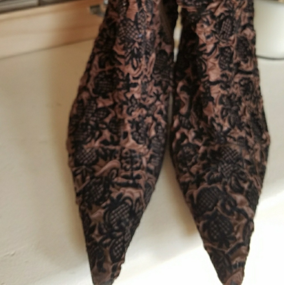 Unique BEAUTIFUL Heeled Boots
