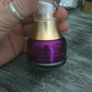 Younique instant serum . New never used.