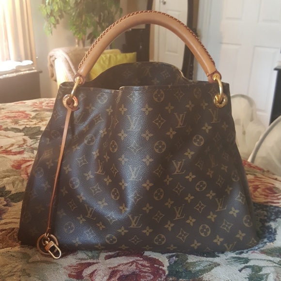 Louis Vuitton Handbags - $2200 LOUIS VUITTON MM ARTSY
