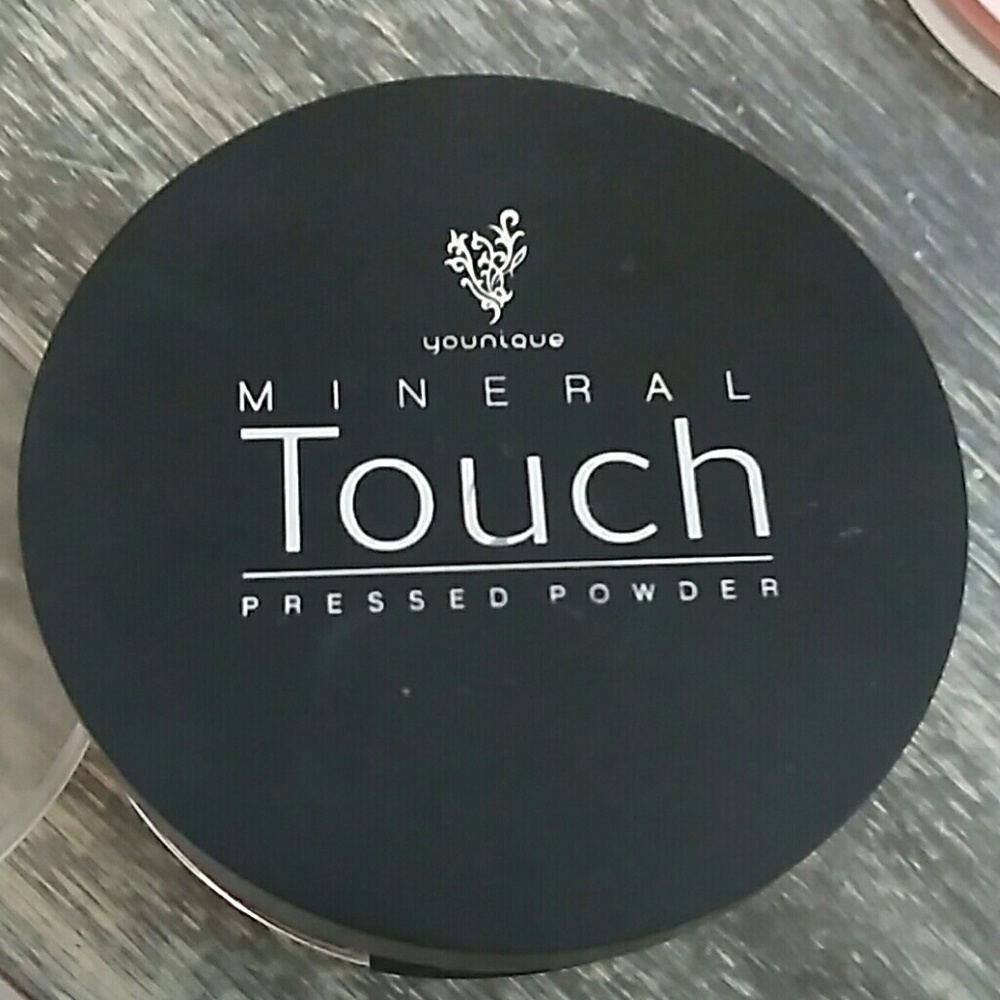Younique pressed powder