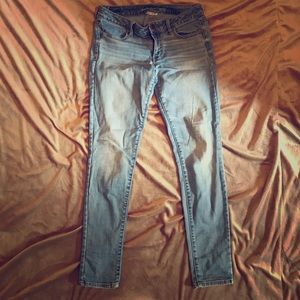 MOVING SALE🌷 American Eagle skinny jeans