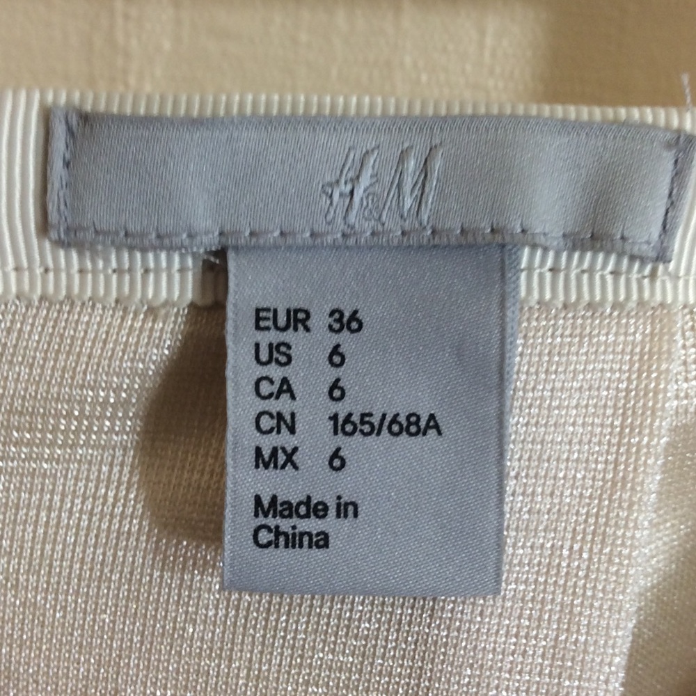 Beautiful pencil skirt, gilded material, lined - Picture 3 of 7