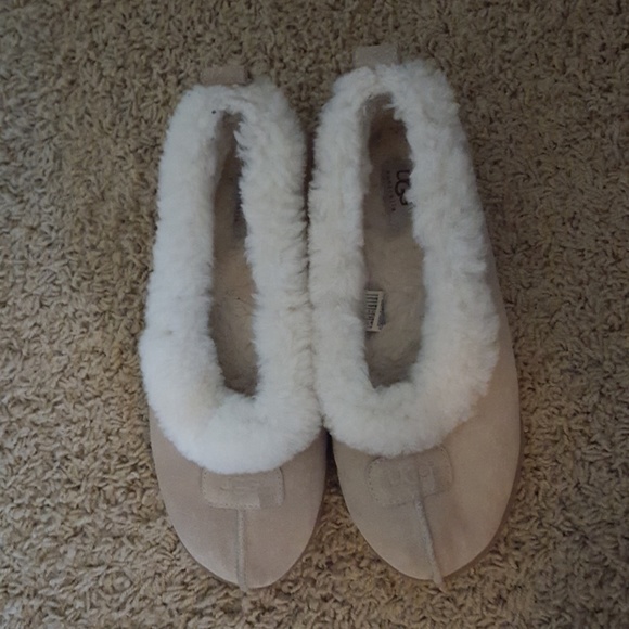 UGH house shoes - Picture 1 of 4