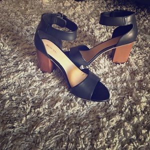 Black heeled sandal size 9