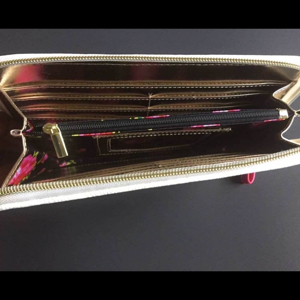 SOLDā¼ļøBetsey Johnson Pink & White Ruffle Wallet - Picture 2 of 2