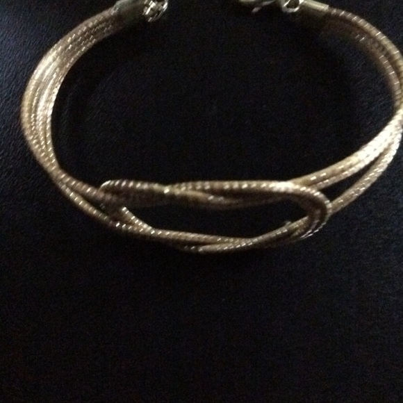 Art da Terra | Knot Clasp Bracelet - Picture 3 of 3