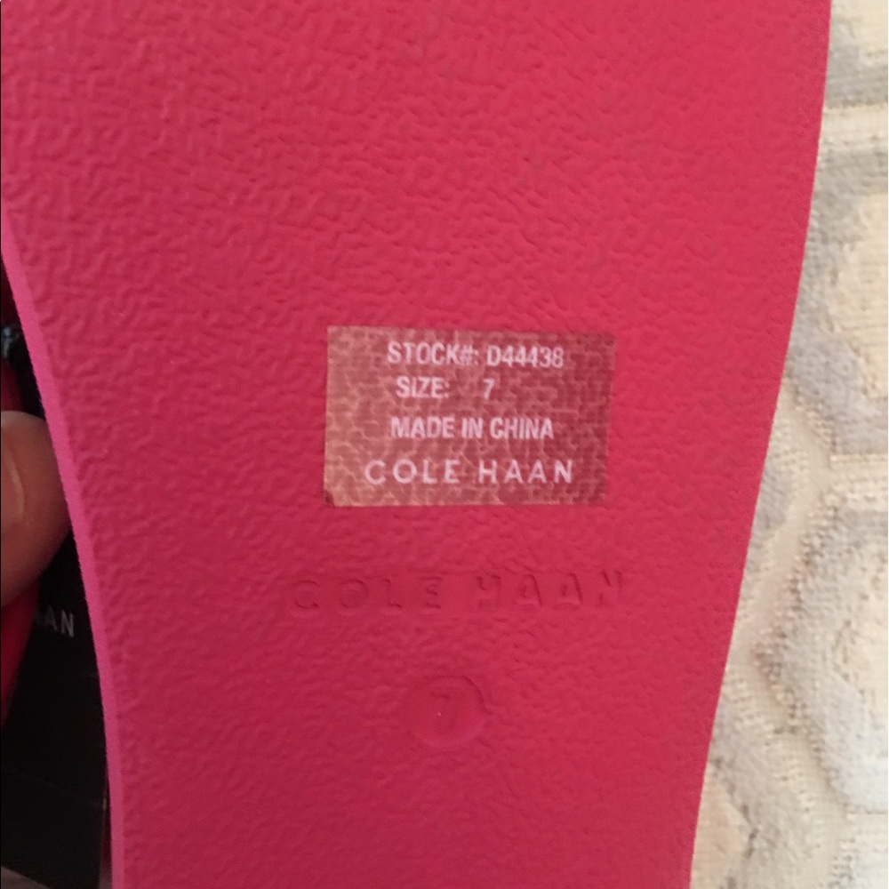 Cole Haan Pink Gold Flip Flops 7 - Picture 4 of 4