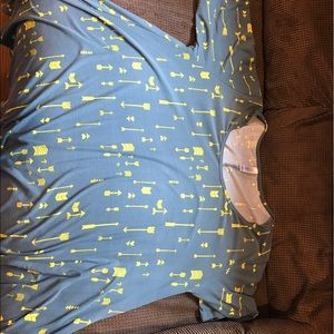 Lularoe arrow perfect T size xl