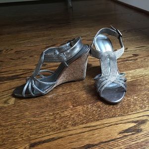 Adrianna Papell boutique silver & cork wedge sz 7