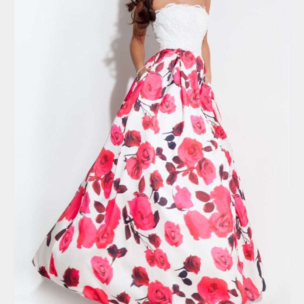 Size 4 Rachel Allen gown - Picture 1 of 2