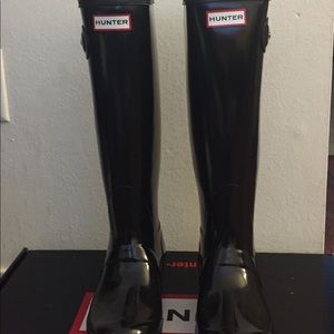 Hunter RaiN Boots Tall. Gloss  Size 5 EU 36. Black