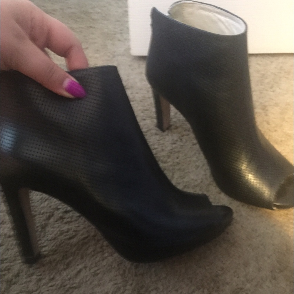 Never worn, store display leather peak toe bootie