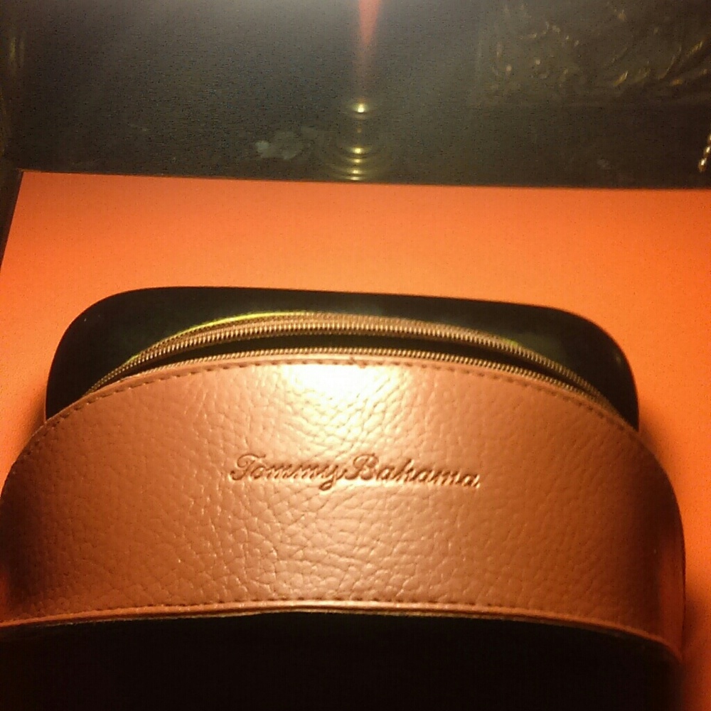 Tommy Bahama sunglass case