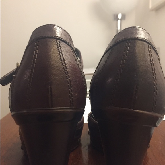Stuart Weitzman brown heels - Picture 7 of 8