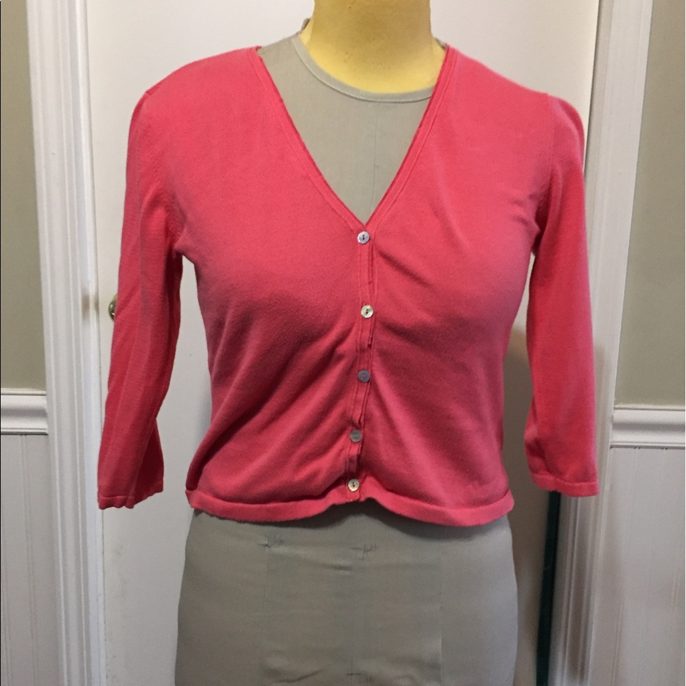 Three-quarter sleeve cotton cardigan.