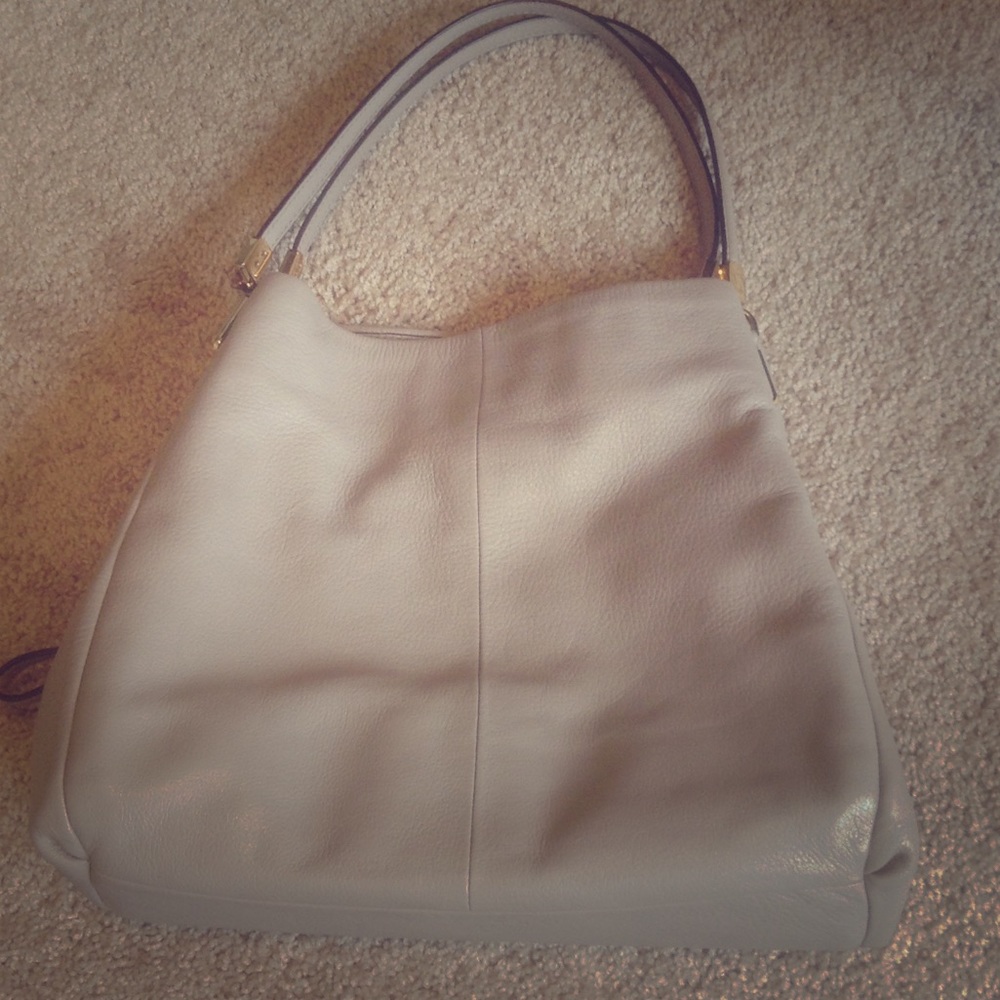 Light gray coach bag