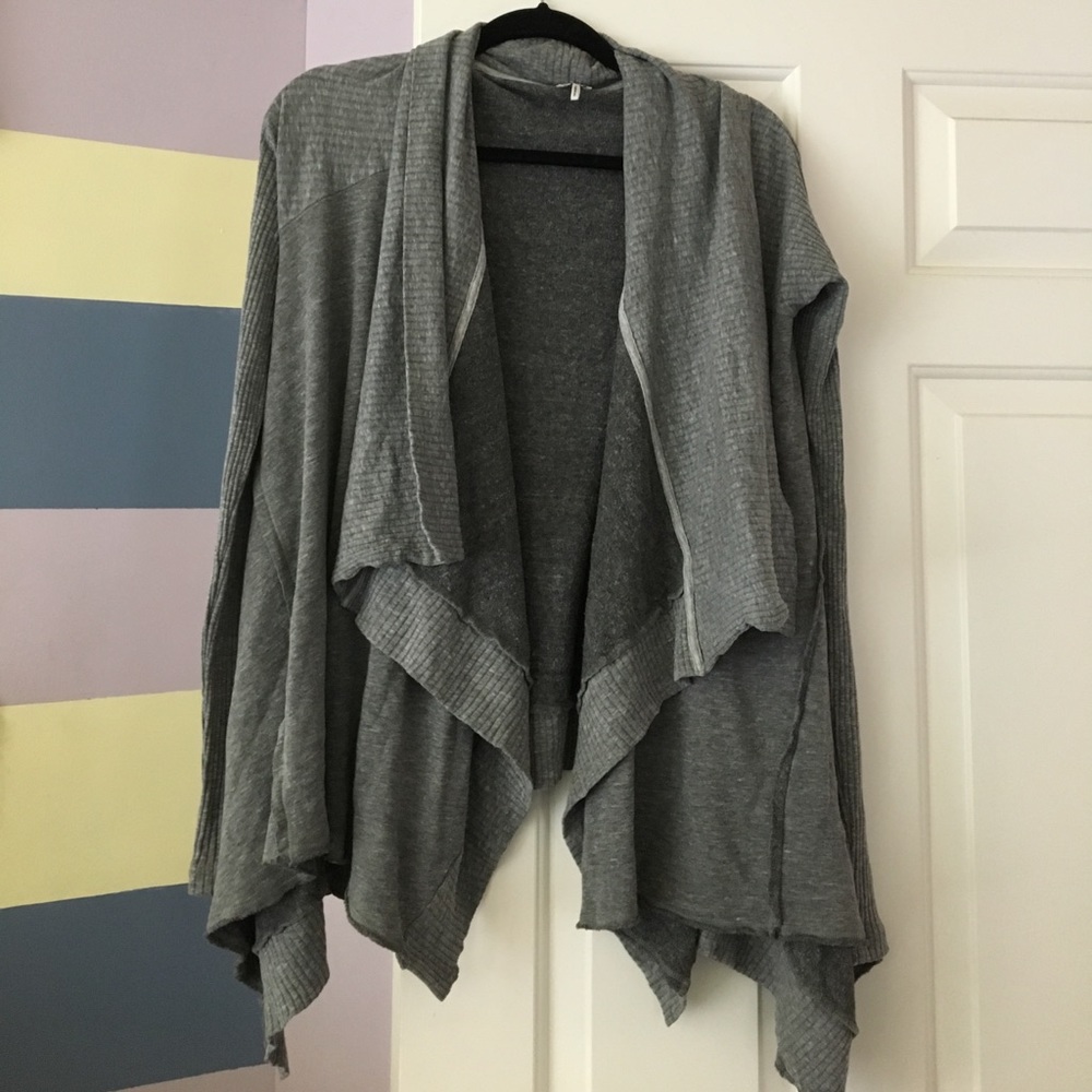 Flowy grey Splendid sweater/cardigan size small