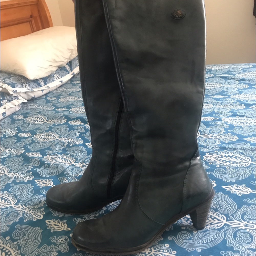 Eject Boots