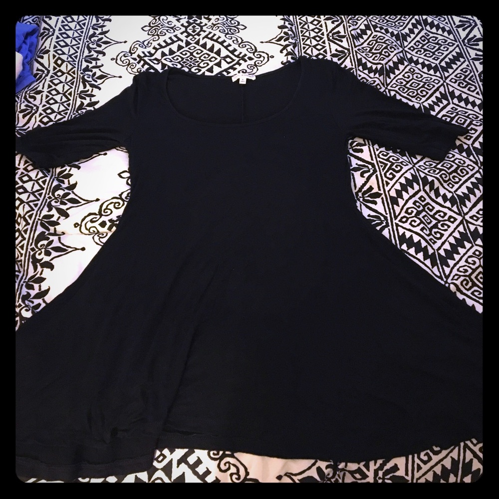 Quarter sleeve black dress