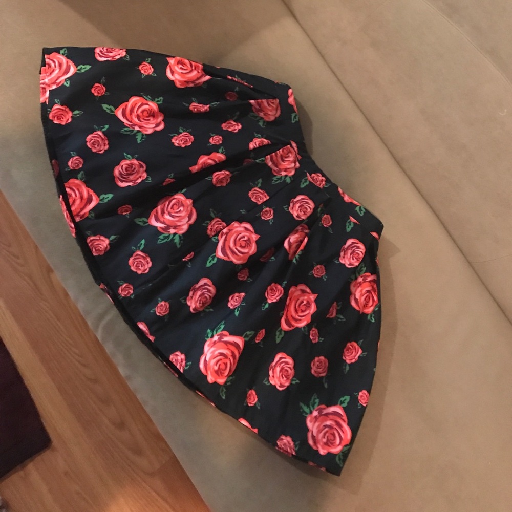 Fun and flirty rose skirt!
