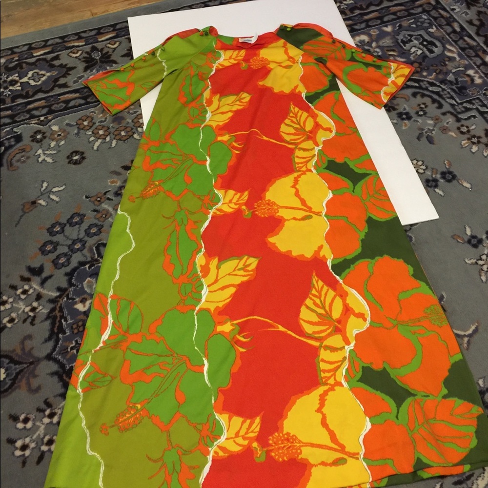 Andrade Honolulu VINTAGE Cold Shoulder Caftan