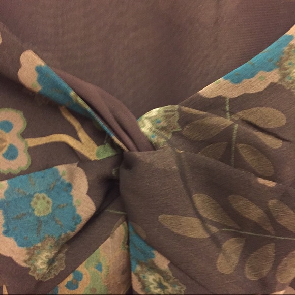 Ann Taylor Loft Top - Picture 3 of 8