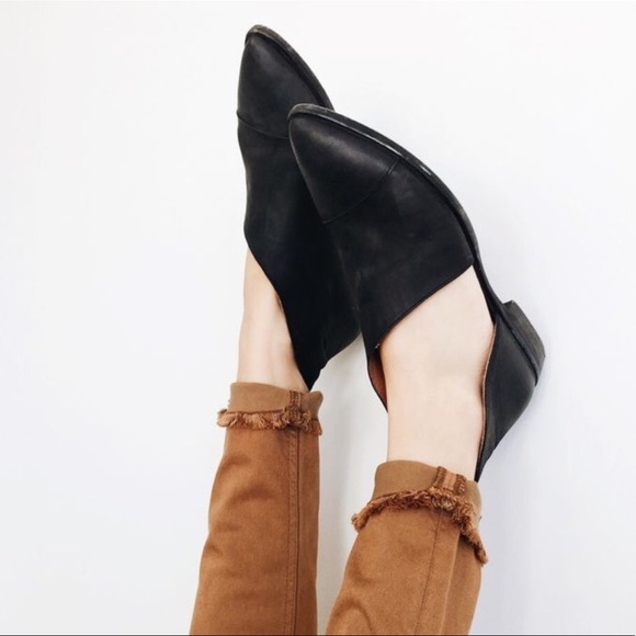 🇺🇸SALE The Arizona Black Closed Toe Flats - Picture 2 of 4