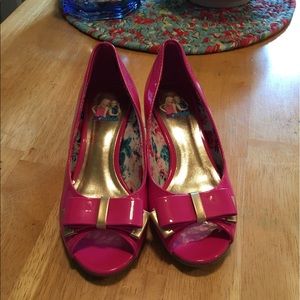 Liv & Maddie Peep-toe Wedge Shoes - size 13