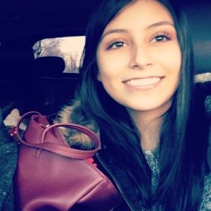 Meet your Posher, Elizabeth