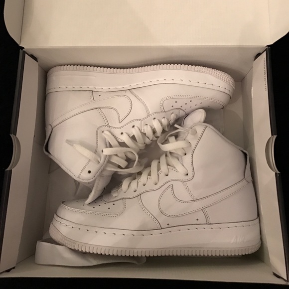 Nike Shoes - Nike Air Force 1 Mid 07 Leather