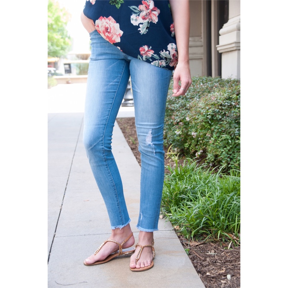 ❗️CLOSING SALE❗️Arctic Blue Skinny Ankle Jeans - Picture 3 of 5