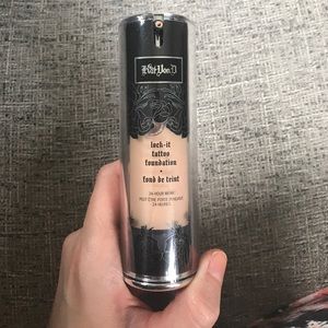 Kat von D lock it tattoo foundation