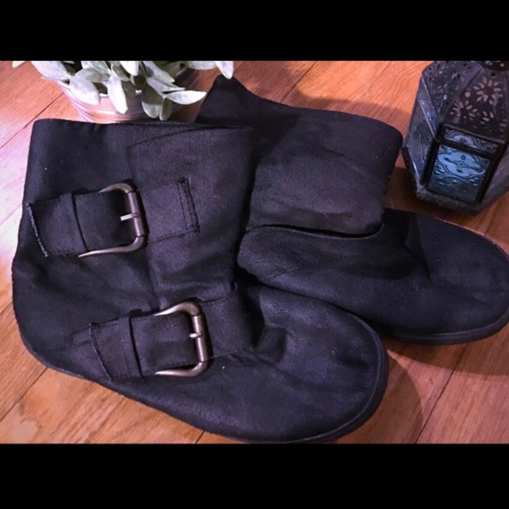 Canvas boots with buckles good condition