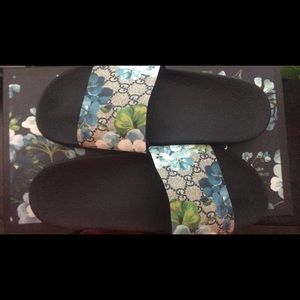 Gucci slides excellent condition authentic