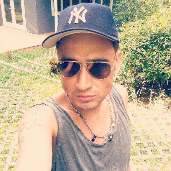 Meet your Posher, Antonio - Picture 1 of 1