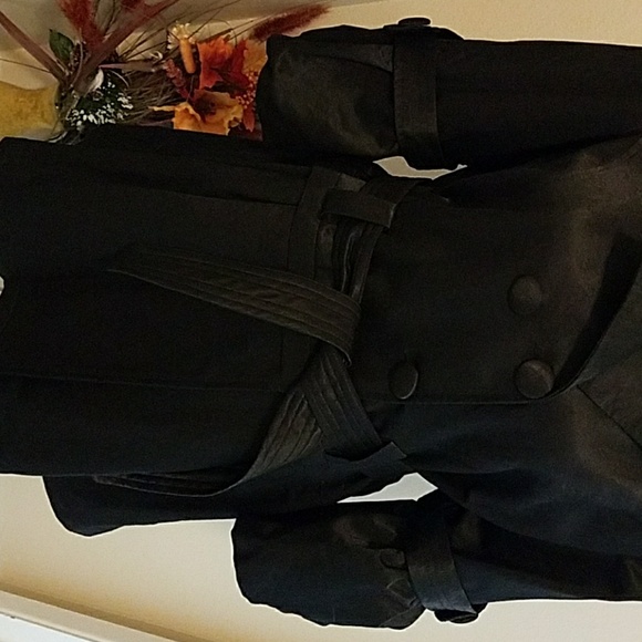 Elegant black satin trench coat - Picture 3 of 6