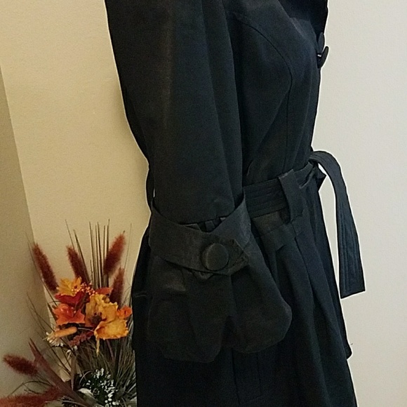 Elegant black satin trench coat - Picture 4 of 6