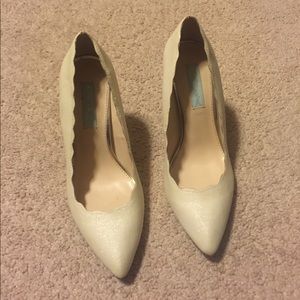 Betsey Johnson White sparkly Heel