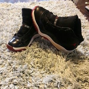 Boy's Black and White Jordan's  (Size 1Y)