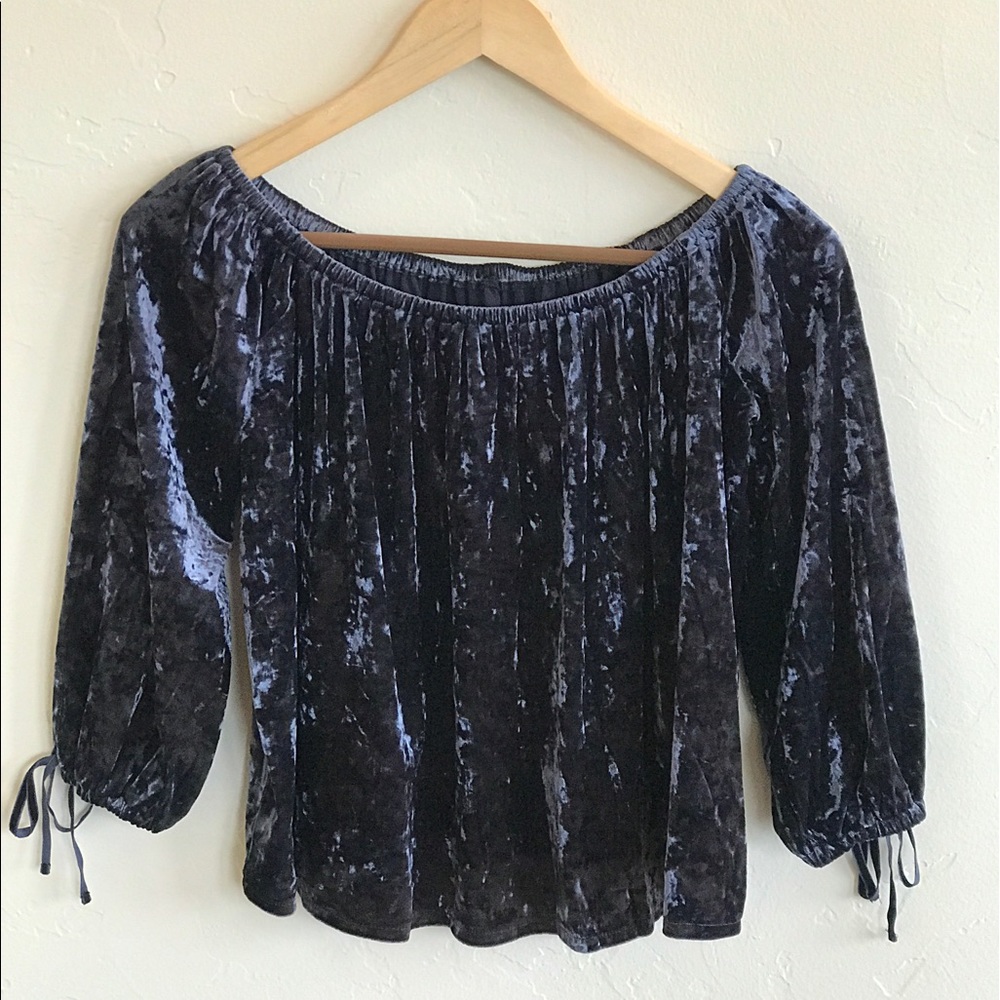 American Eagle Off the shoulder velvet top