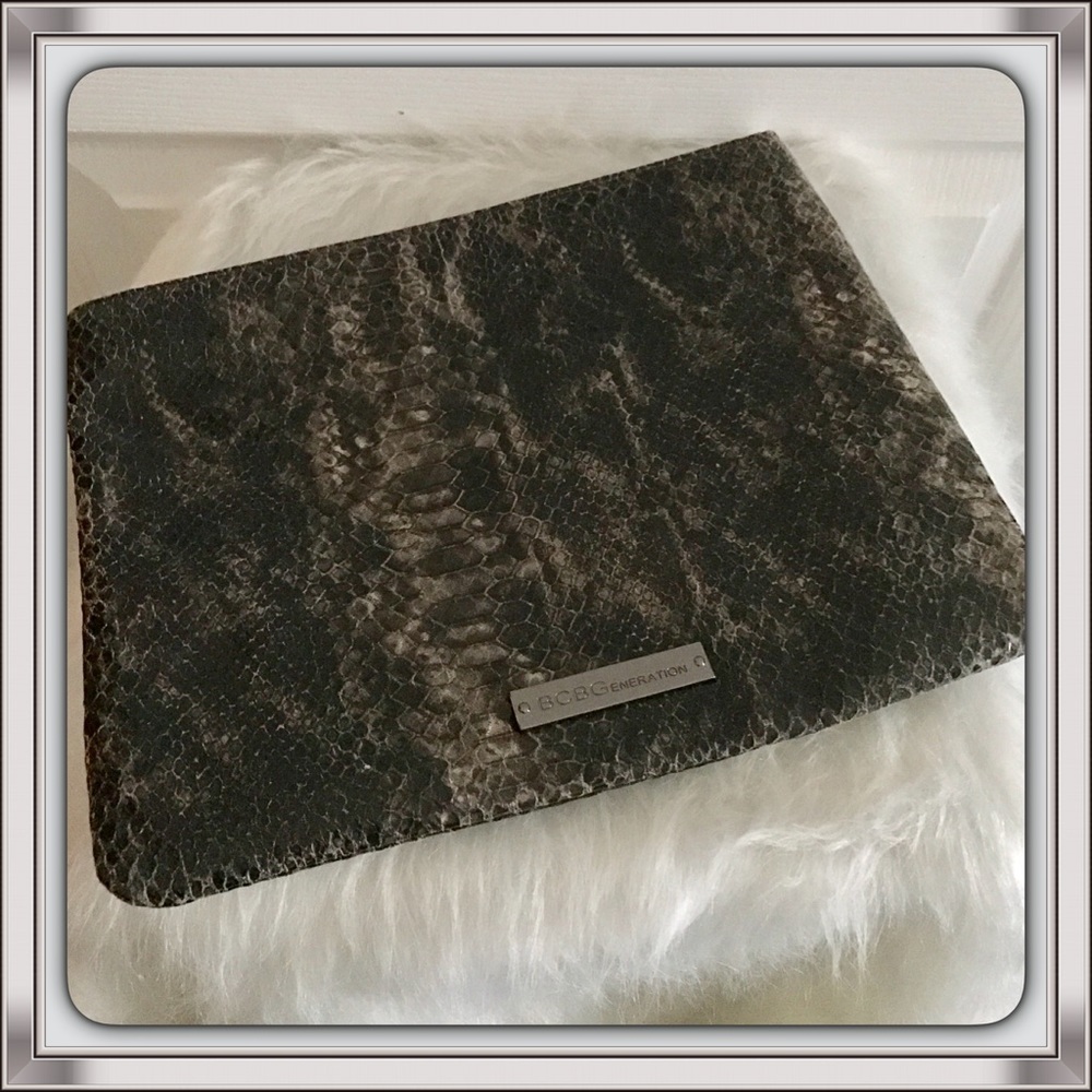 BCBG Generation Clutch